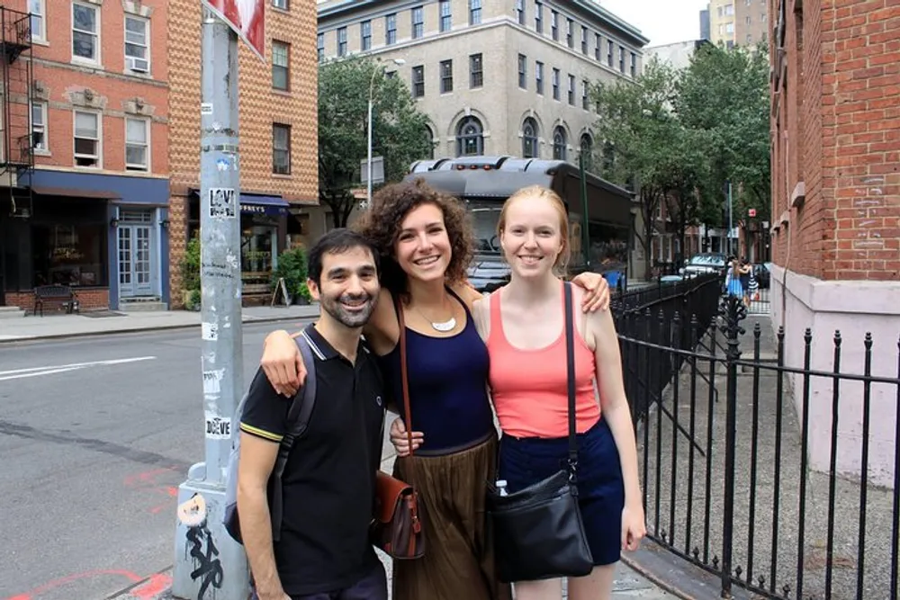 Sarah y Anna de Belgica disfrutando de una parada personalizada un poco mas all de Lower Manhattan  3